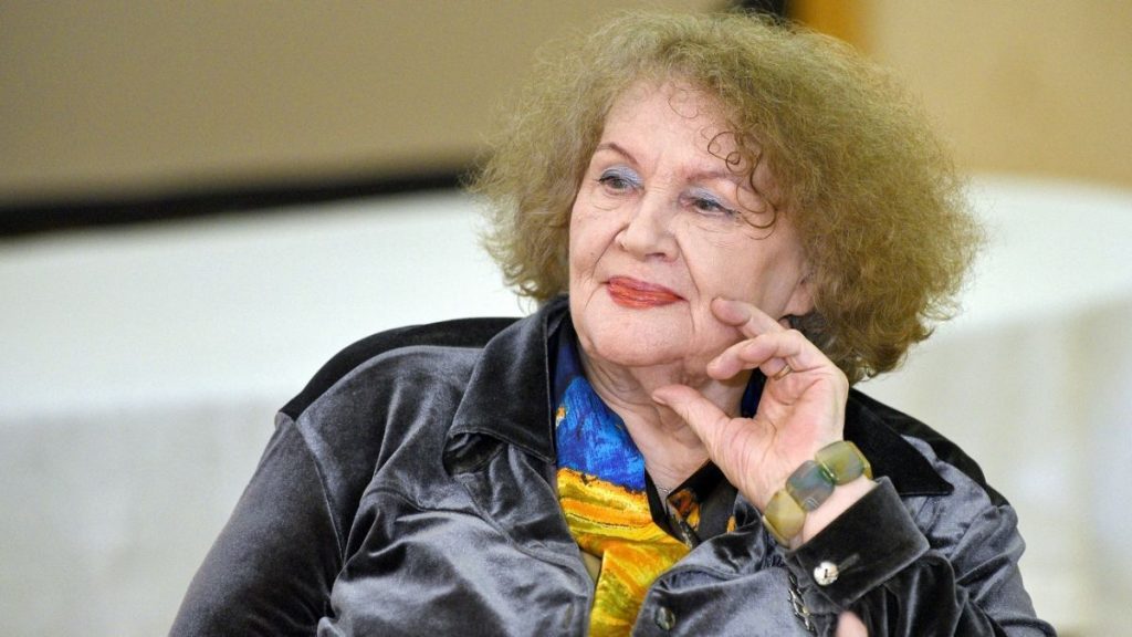 Ліна Костенко Біографія: Життя, Творчість та Вплив на Українську Літературу